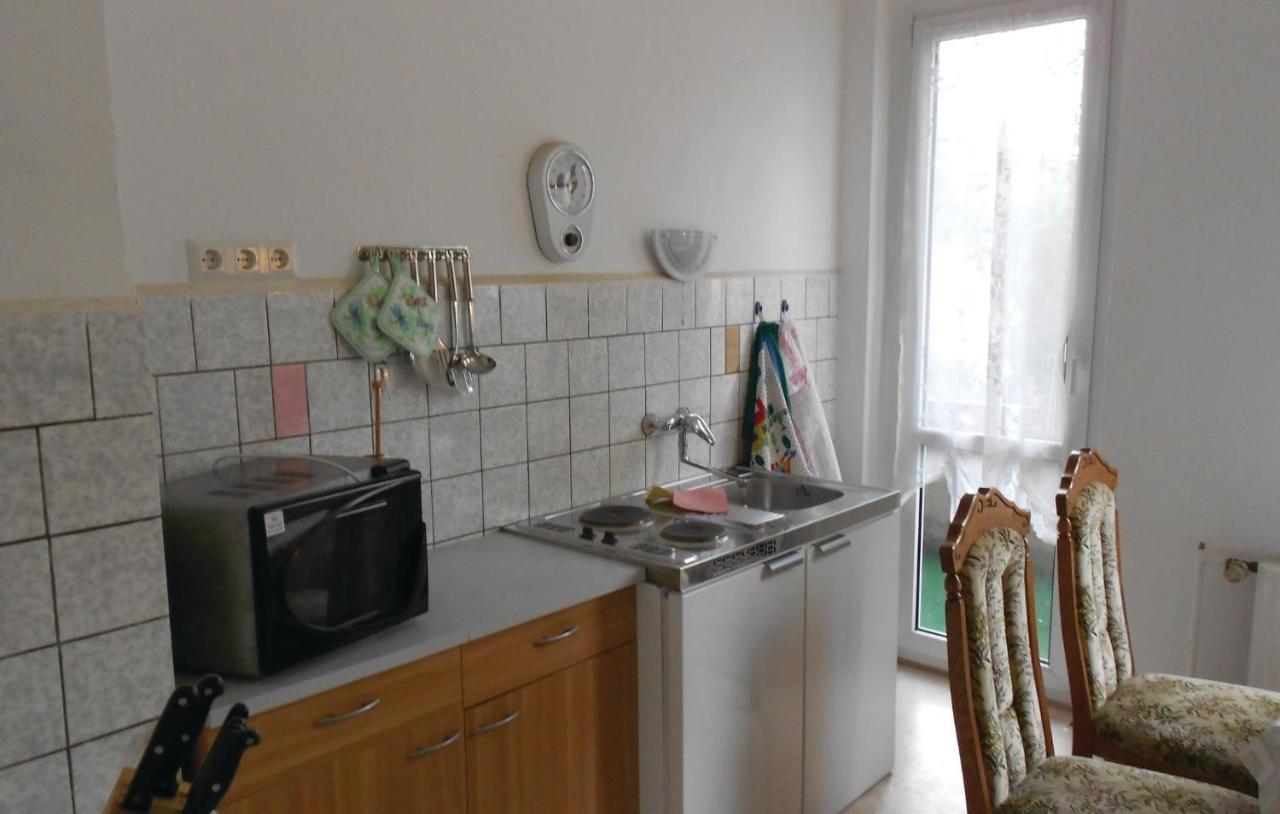 Lovely Apartment In Waren-Mueritz With Kitchen Bagian luar foto