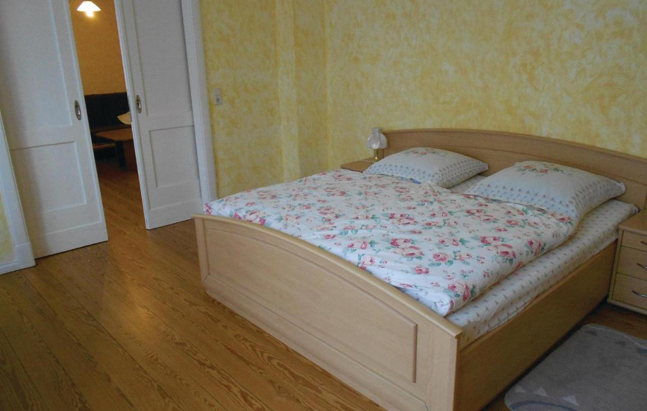 Lovely Apartment In Waren-Mueritz With Kitchen Bagian luar foto