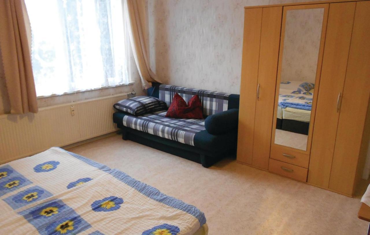 Lovely Apartment In Waren-Mueritz With Kitchen Bagian luar foto
