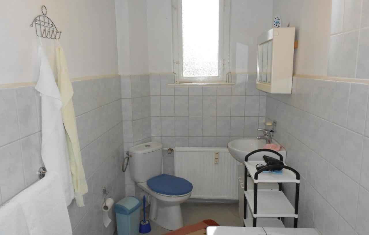 Lovely Apartment In Waren-Mueritz With Kitchen Bagian luar foto